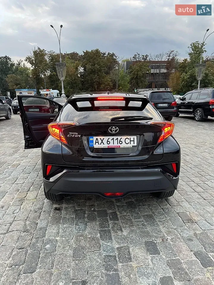 Toyota C-Hr 2018 photo 4