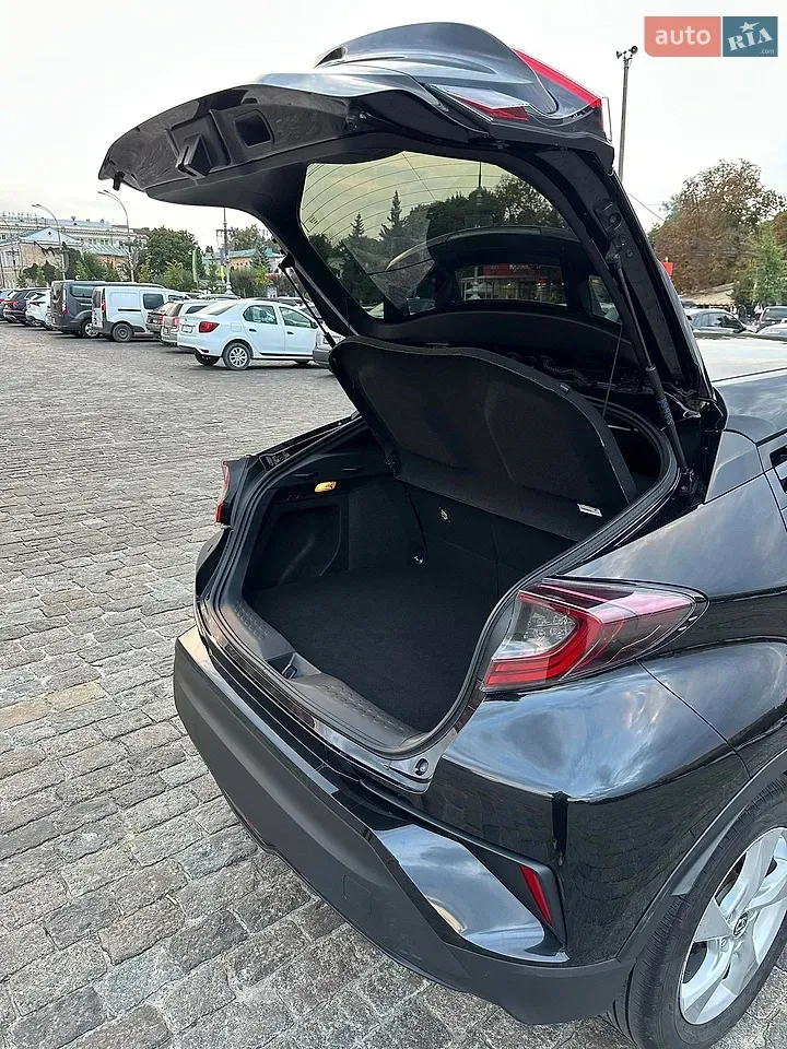 Toyota C-Hr 2018 photo 2