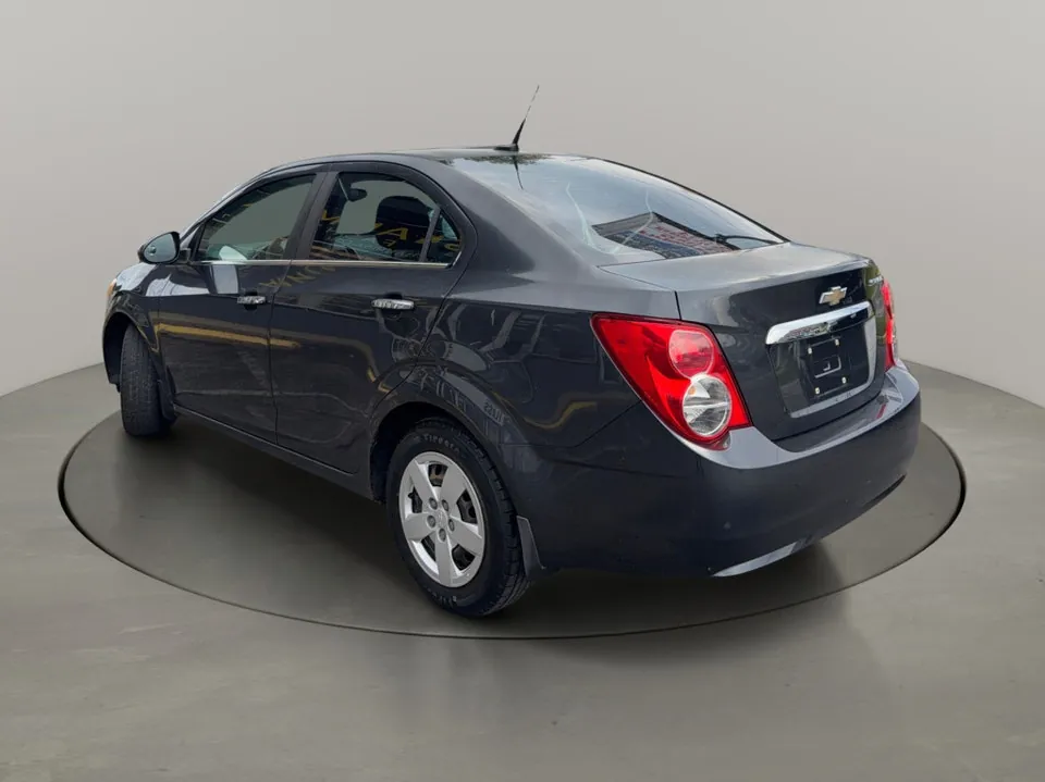 Chevrolet Sonic 2014 photo 3