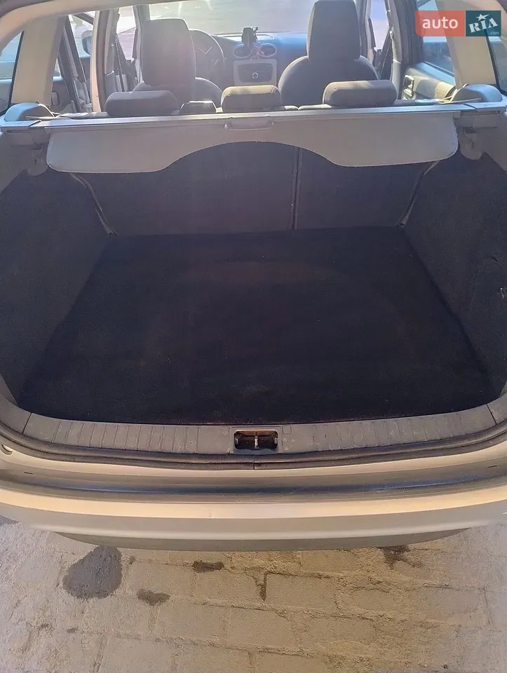 Ford Focus 2010 photo 3