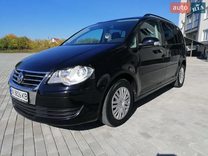 Volkswagen Touran 2008 photo 2
