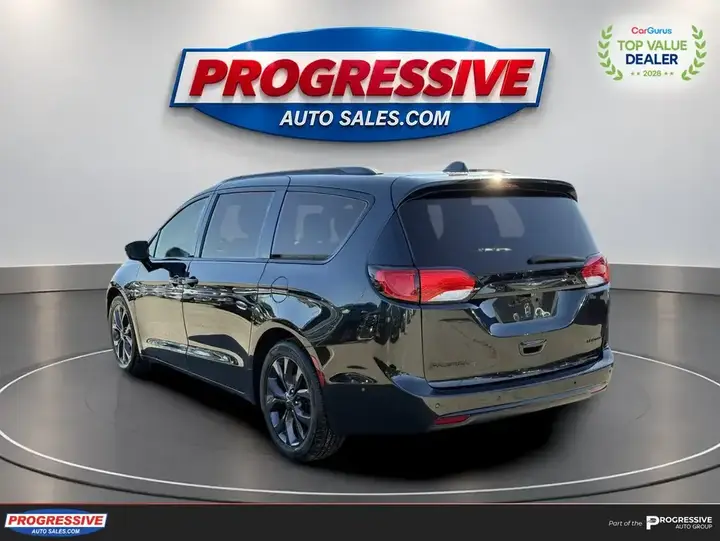 Chrysler Pacifica 2018 photo 3