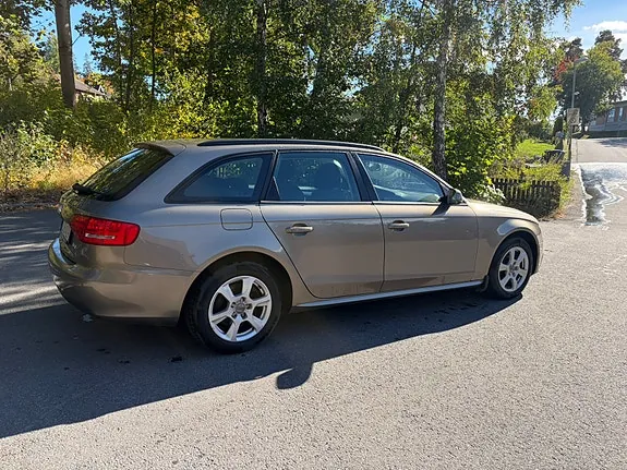 Audi A4 2011 photo 3