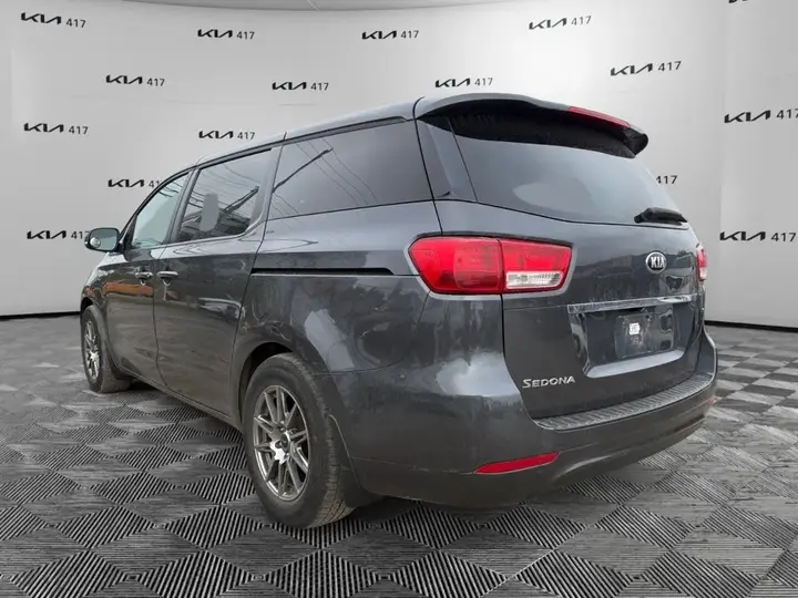 Kia Sedona 2018 photo 3