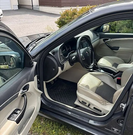 Saab 9-3 2010 photo 4