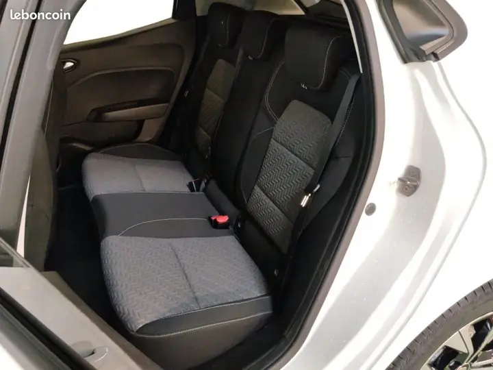 Renault Clio 2023 photo 3