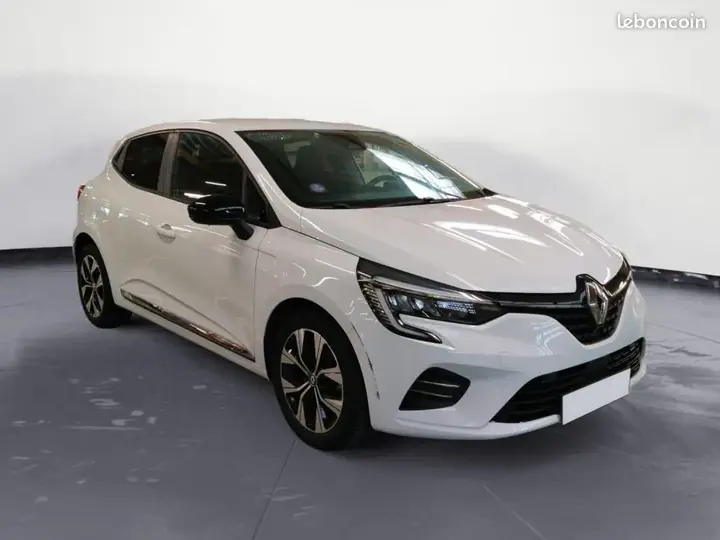 Renault Clio 2023 photo 2