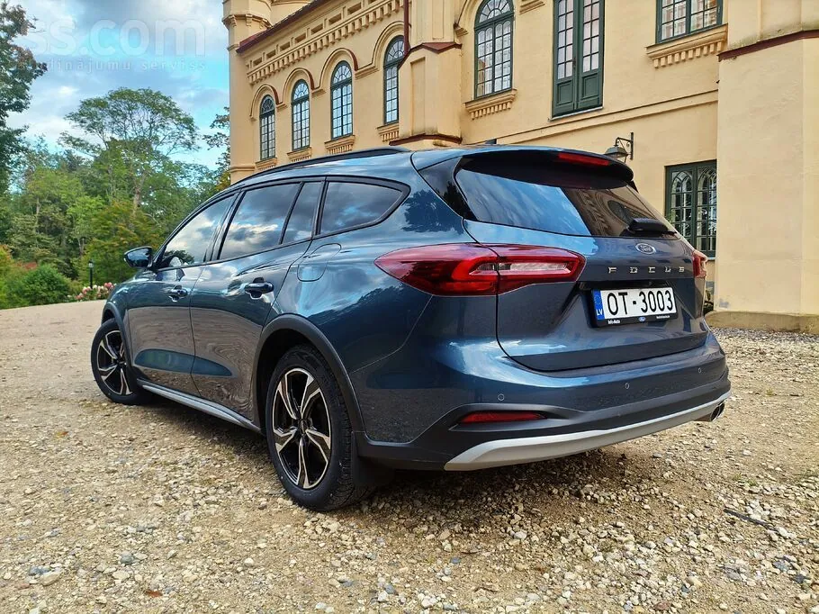 Ford Focus 2024 photo 2