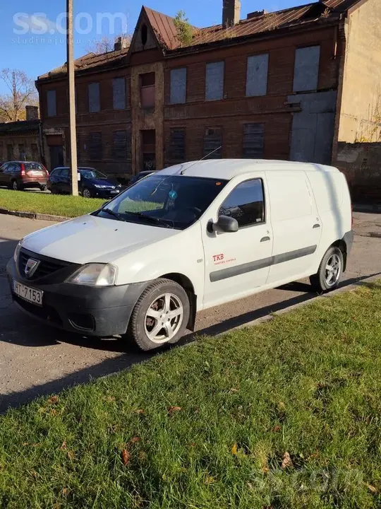 Dacia Logan 2011 photo 2