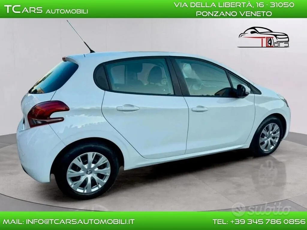 Peugeot 208 2015 photo 5