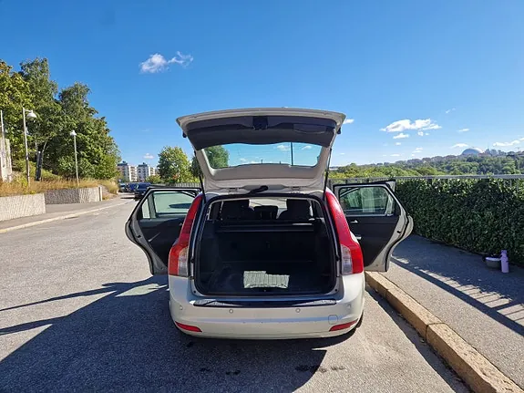 Volvo V50 2011 photo 4