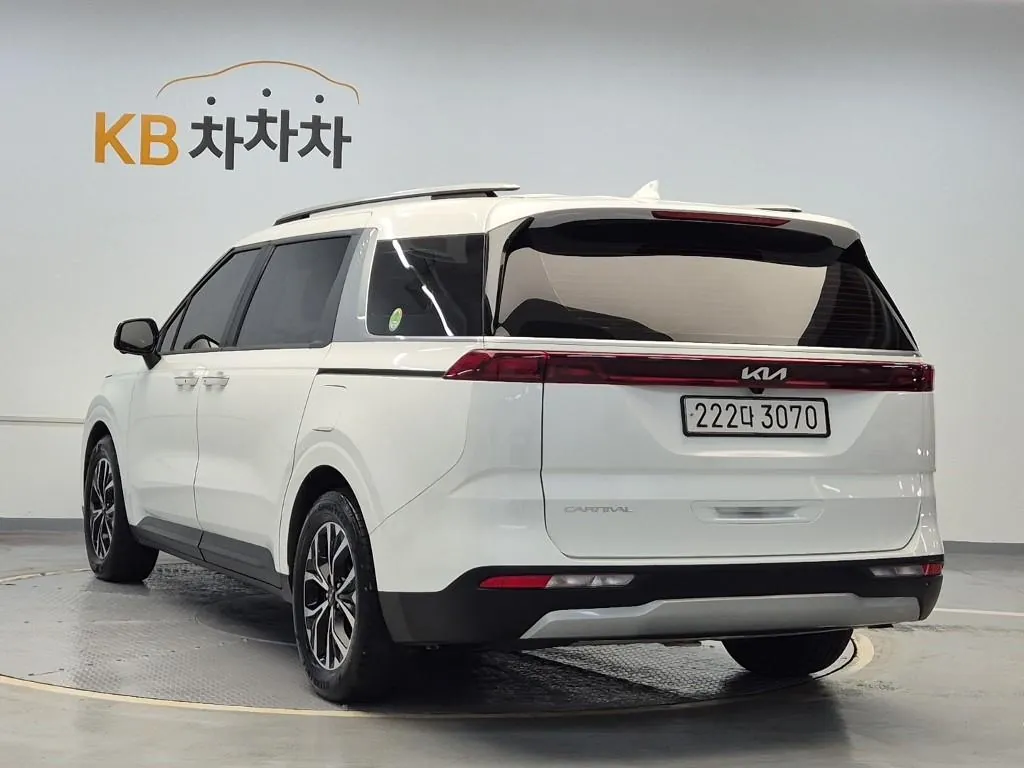 Kia Carnival 2023 photo 2