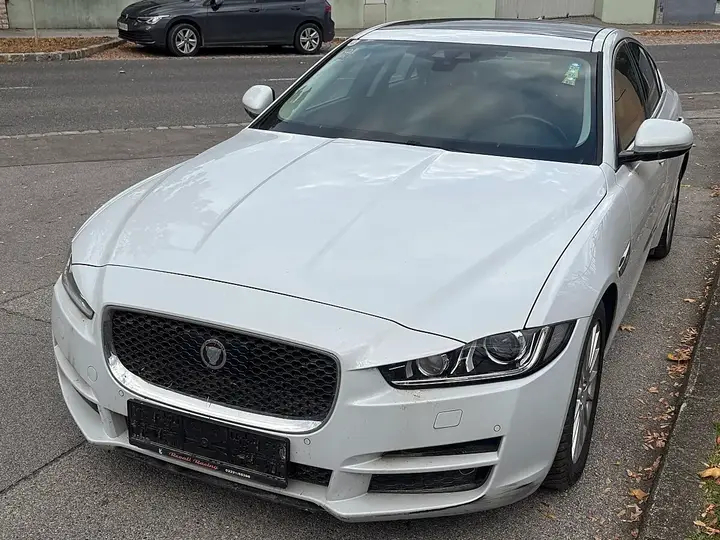Jaguar Xe