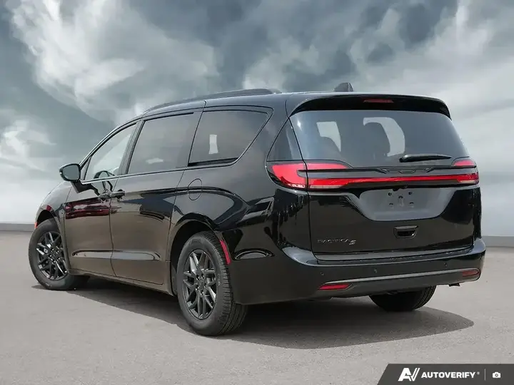 Chrysler Pacifica 2027 photo 4
