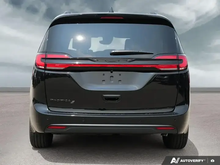 Chrysler Pacifica 2027 photo 5