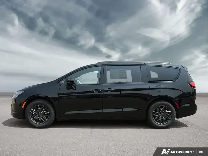 Chrysler Pacifica 2027 photo 3