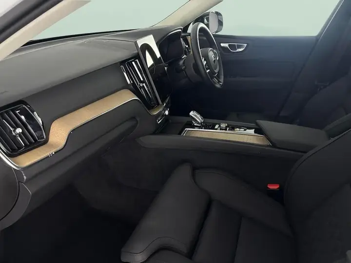 Volvo Xc60 2025 photo 4