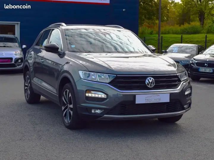 Volkswagen T-Roc 2020 photo 2