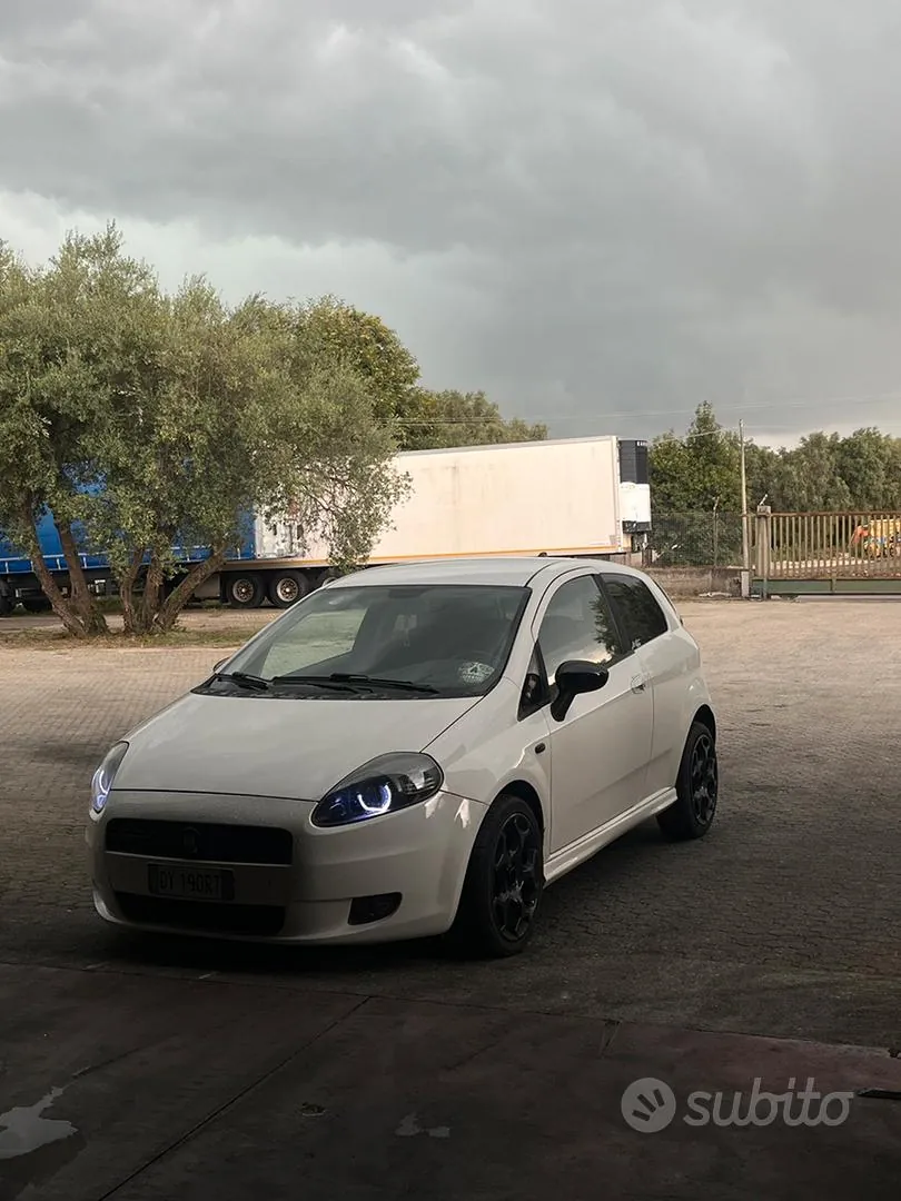 Fiat Grande Punto 2009 photo 2