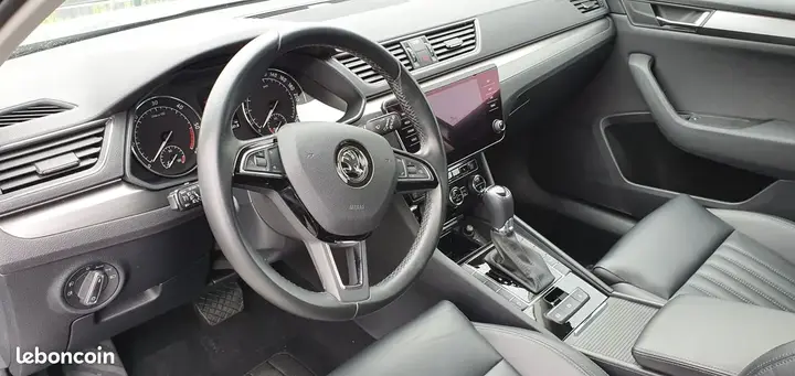 Skoda Superb 2018 photo 3