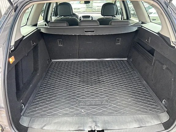 Opel Astra 2012 photo 4