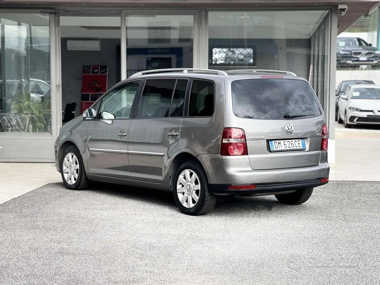 Volkswagen Touran 2008 photo 4
