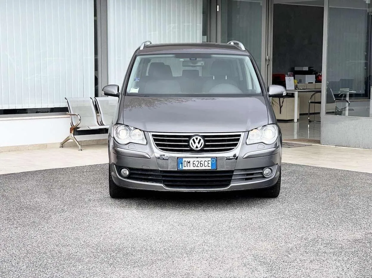Volkswagen Touran 2008 photo 2