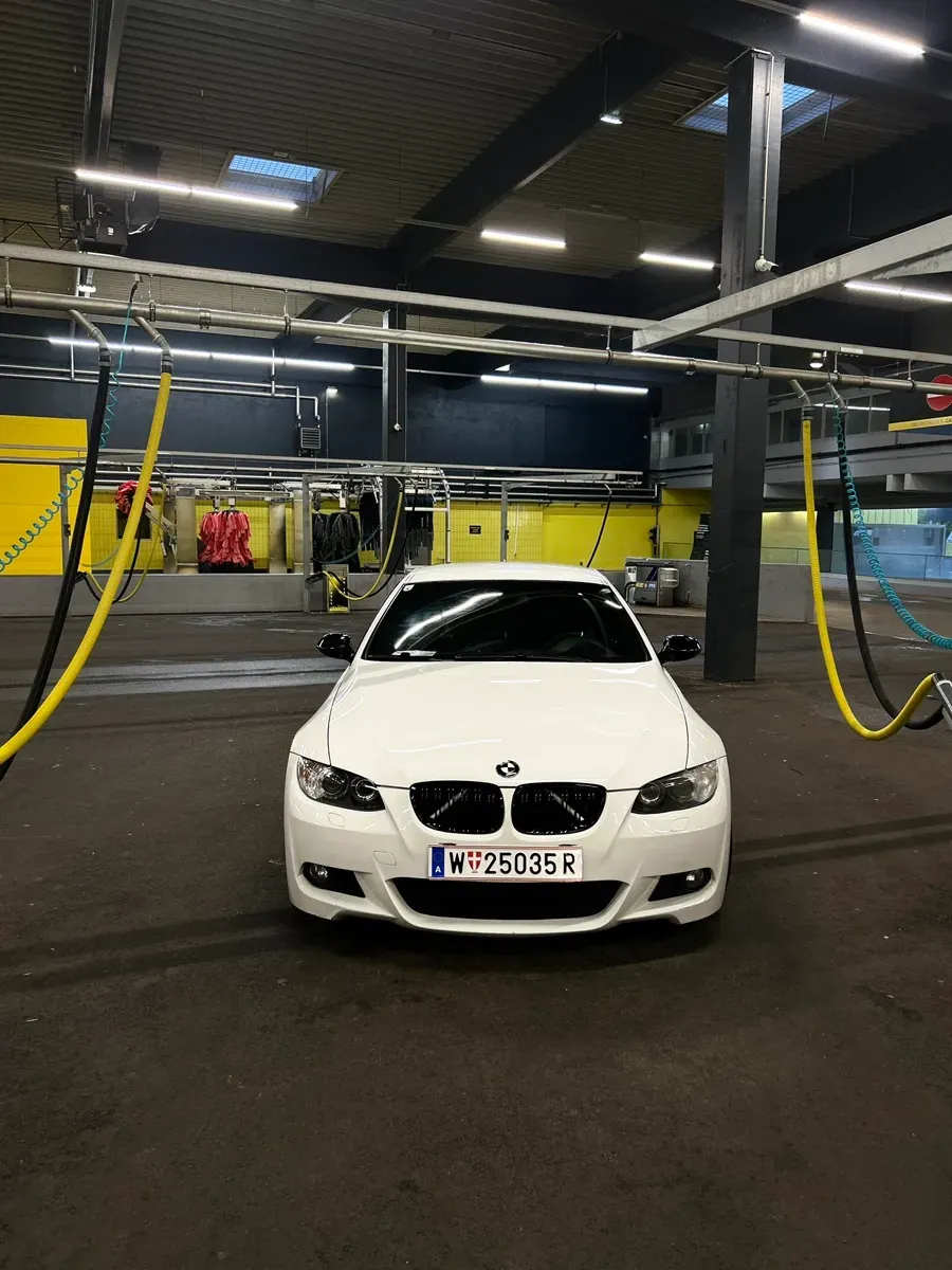 BMW 3 Series 2008 photo 2