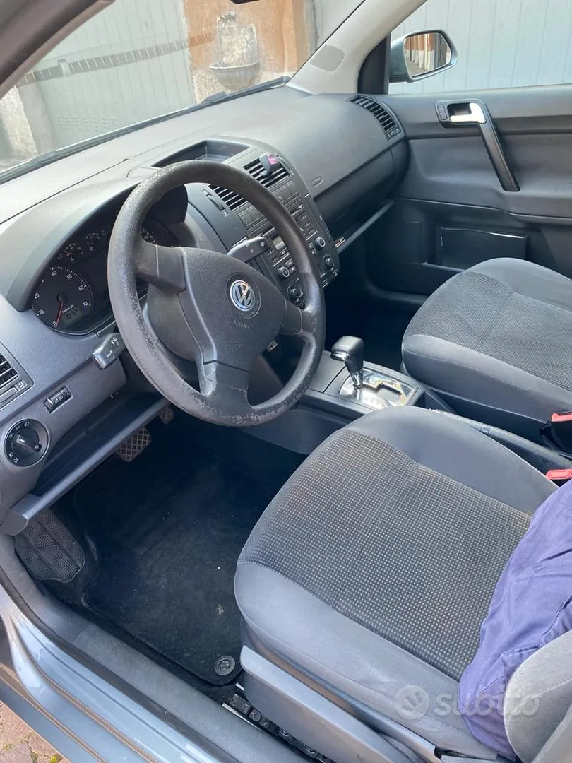 Volkswagen Polo 2009 photo 2