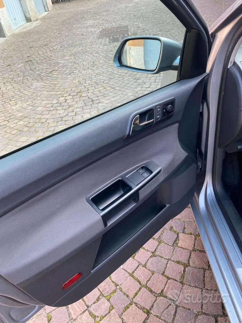 Volkswagen Polo 2009 photo 4