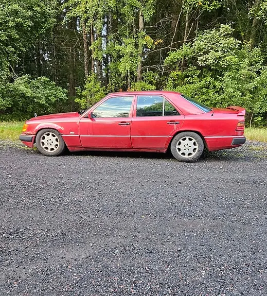 Mercedes-Benz E220 1994 photo 2