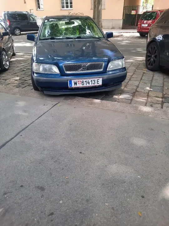 Volvo S40 1997 photo 2