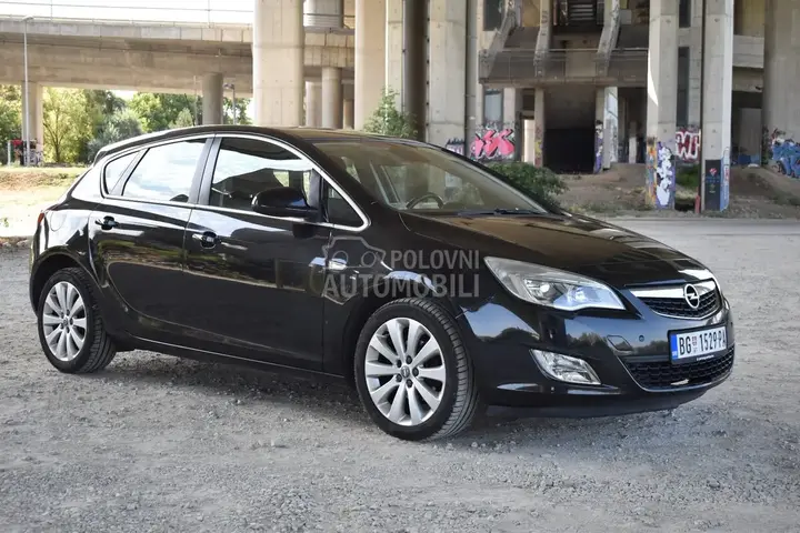 Opel Astra J 2011 photo 3