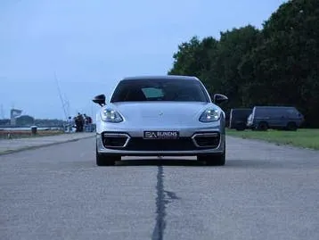 Porsche Panamera 2023 photo 3