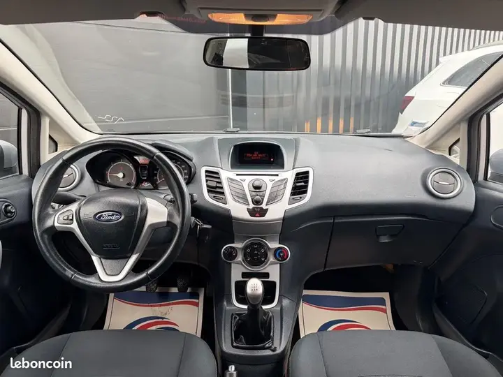 Ford Fiesta 2012 photo 5