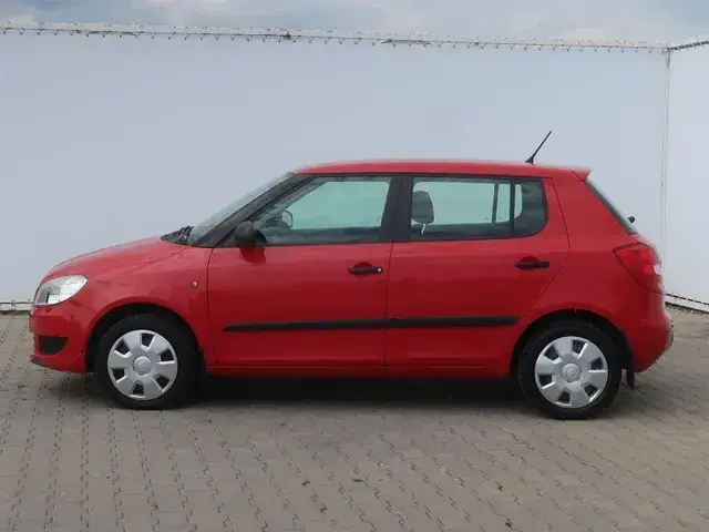 Skoda Fabia 2013 photo 2