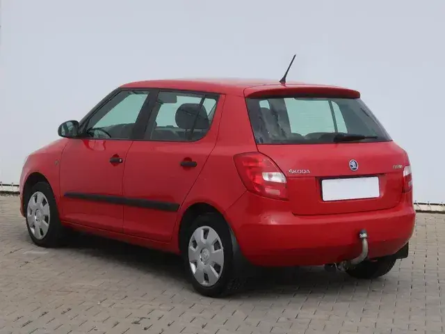 Skoda Fabia 2013 photo 3