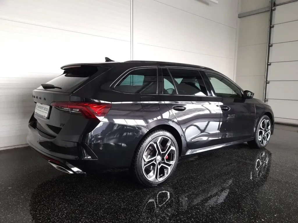 Skoda Octavia 2021 photo 2