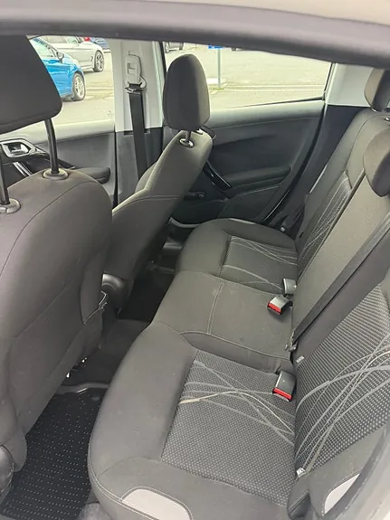 Peugeot 208 2012 photo 5