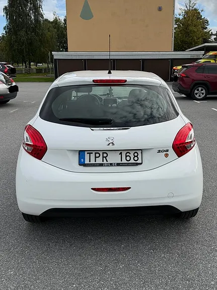Peugeot 208 2012 photo 3