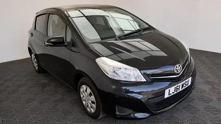 Toyota Yaris 2012 photo 2