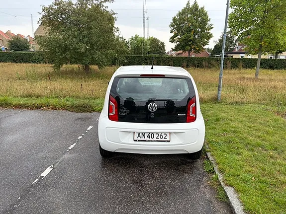 Volkswagen Up 2015 photo 2