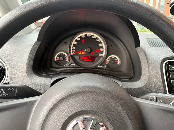 Volkswagen Up 2015 photo 3