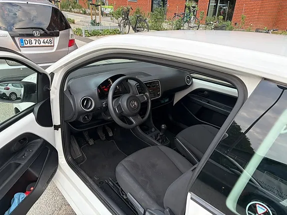 Volkswagen Up 2015 photo 4