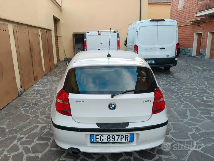 BMW 1 Series 2011 photo 3