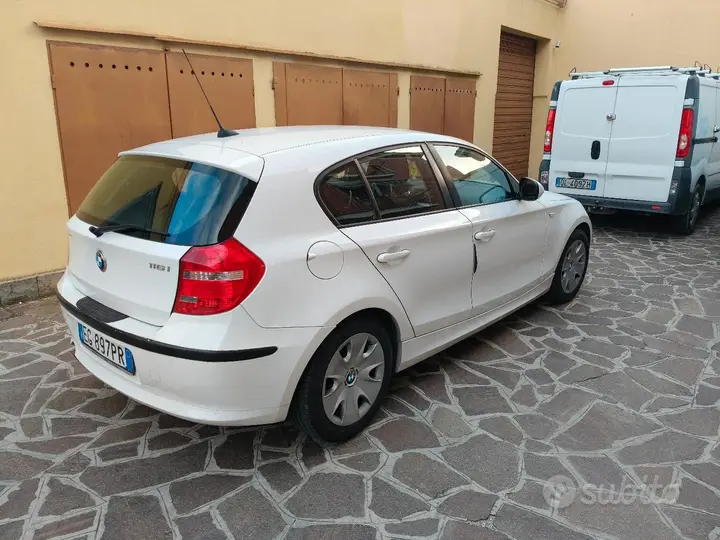 BMW 1 Series 2011 photo 2