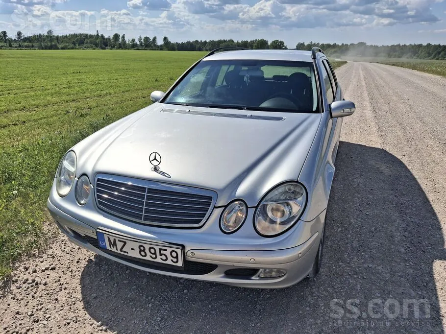 Mercedes-Benz E-Class 2004 photo 4