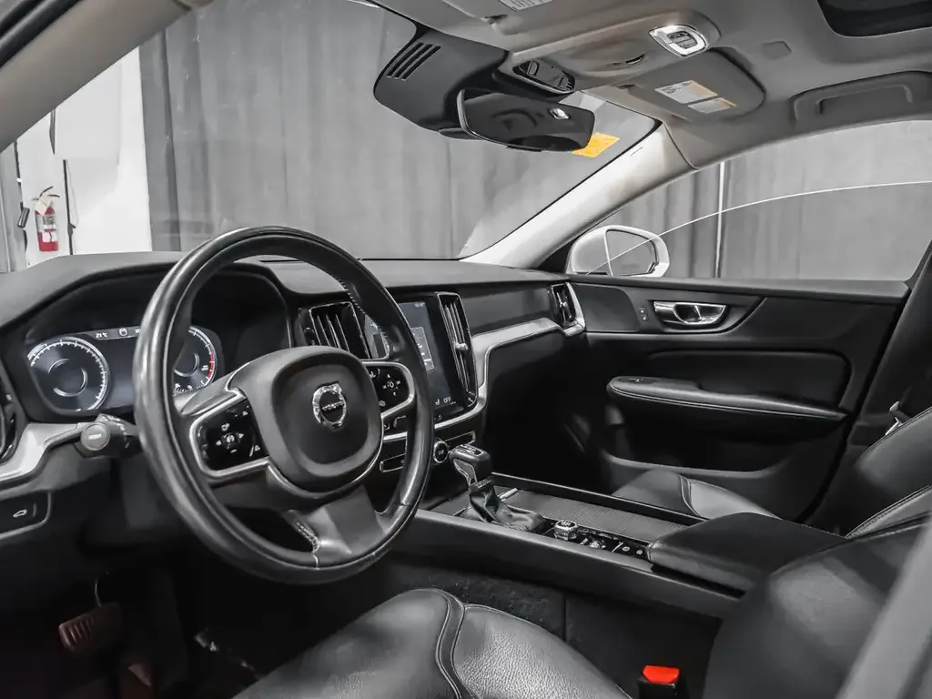 Volvo V60 2019 photo 2