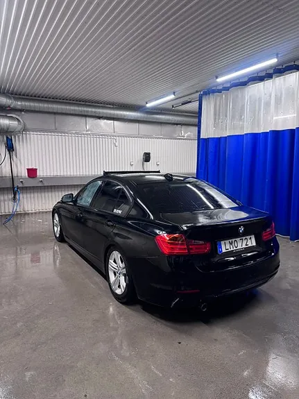 BMW 318D 2014 photo 2