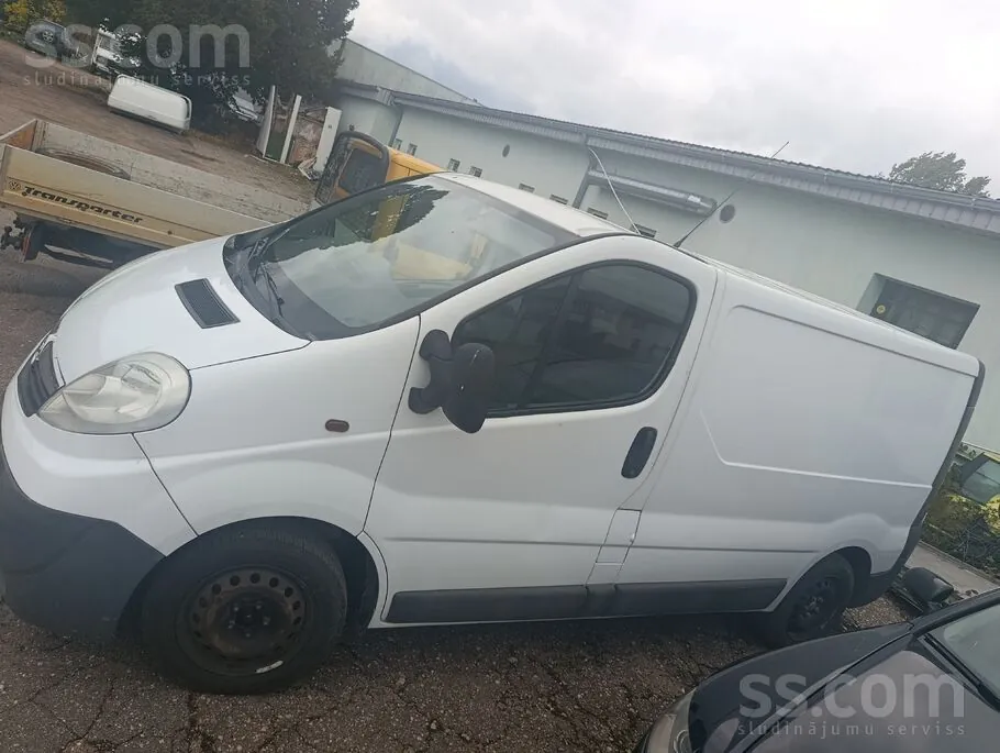 Opel Vivaro 2011 photo 2